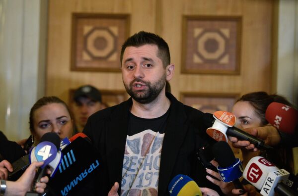 Глава фракции Слуга народа Давид Арахамия перед заседанием Верховной рады Украины в Киеве Глава фракции Слуга народа Давид Арахамия перед заседанием Верховной рады Украины в Киеве