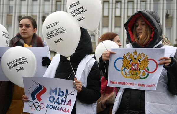 Акция в поддержку российских спортсменов у здания Олимпийского комитета России в Москве Акция в поддержку российских спортсменов у здания Олимпийского комитета России в Москве