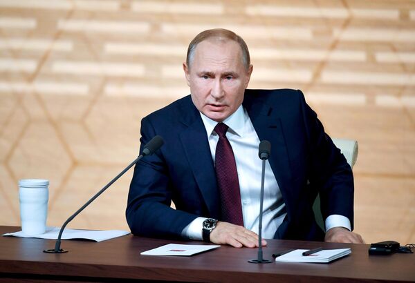 Президент РФ Владимир Путин на большой ежегодной пресс-конференции Президент РФ Владимир Путин на большой ежегодной пресс-конференции