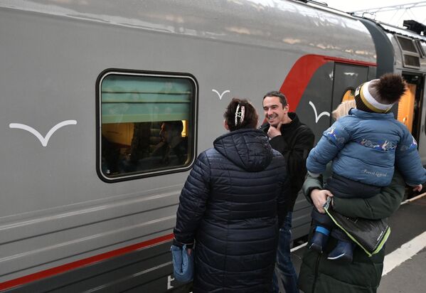 Отправление поезда Таврия из Санкт-Петербурга в Крым Отправление поезда Таврия из Санкт-Петербурга в Крым