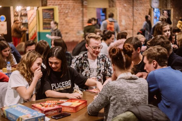 Участники фестиваля GaGaFest играют в Кодовые имена Участники фестиваля GaGaFest играют в Кодовые имена