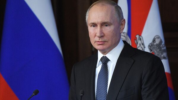 Путин поблагодарил парламент за твердую позицию по итогам ВОВ