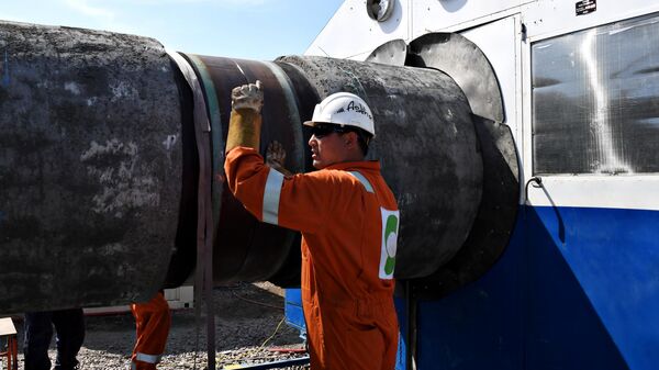 Рабочий на участке строительства газопровода Северный поток-2 Рабочий на участке строительства газопровода Северный поток-2