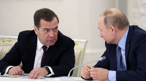 Президент РФ Владимир Путин и председатель правительства РФ Дмитрий Медведев на заседании Государственного совета по вопросам аграрной политики Президент РФ Владимир Путин и председатель правительства РФ Дмитрий Медведев на заседании Государственного совета по вопросам аграрной политики