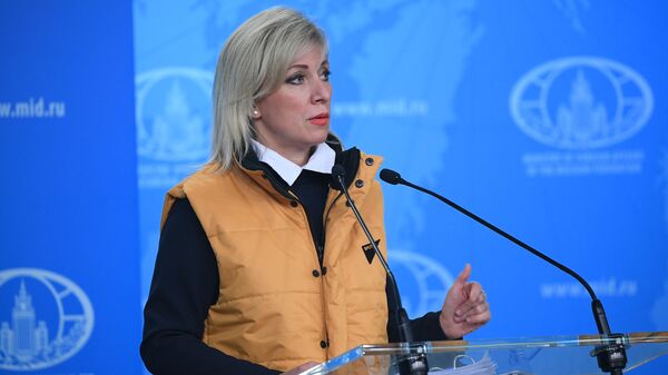 Мария Захарова во время брифинга в Москве Мария Захарова во время брифинга в Москве