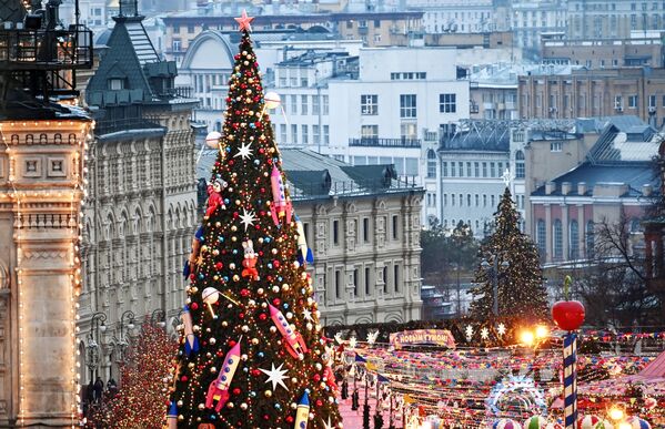 Новогоднее украшение центральных площадей и улиц Москвы Новогоднее украшение центральных площадей и улиц Москвы
