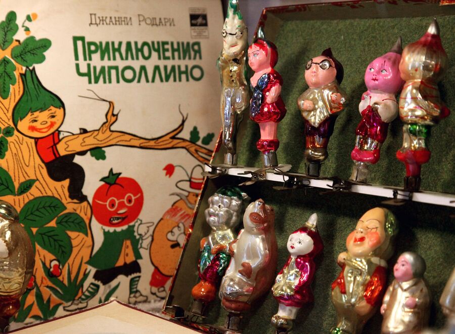 Экспонаты из коллекции елочных игрушек и украшений 1930-1970-х годов Ирины Кейчиной на выставке советских елочных игрушек Возвращение в детство во Владивостоке Экспонаты из коллекции елочных игрушек и украшений 1930-1970-х годов Ирины Кейчиной на выставке советских елочных игрушек Возвращение в детство во Владивостоке