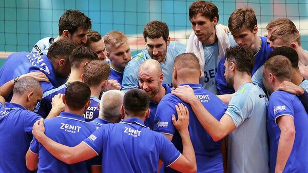 Волейболисты казанского Зенита празднуют выход команды в финал Кубка России Волейболисты казанского Зенита празднуют выход команды в финал Кубка России