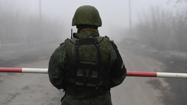 Силовики подорвались при установке мин в Донбассе, заявили в ЛНР