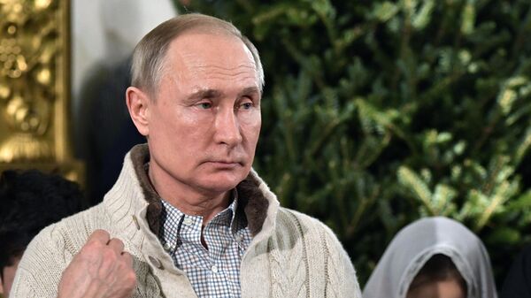 Владимир Путин во время Рождественского богослужения в Спасо-Преображенском соборе всей гвардии в Санкт-Петербурге Владимир Путин во время Рождественского богослужения в Спасо-Преображенском соборе всей гвардии в Санкт-Петербурге