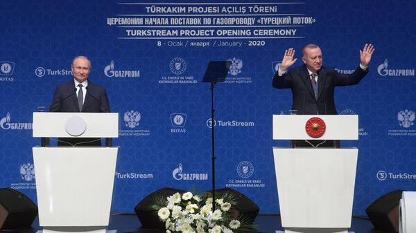 Президент России Владимир Путин и президент Турции Реджеп Тайип Эрдоган на церемонии официального открытия газопровода Турецкий поток в Стамбуле Президент России Владимир Путин и президент Турции Реджеп Тайип Эрдоган на церемонии официального открытия газопровода Турецкий поток в Стамбуле