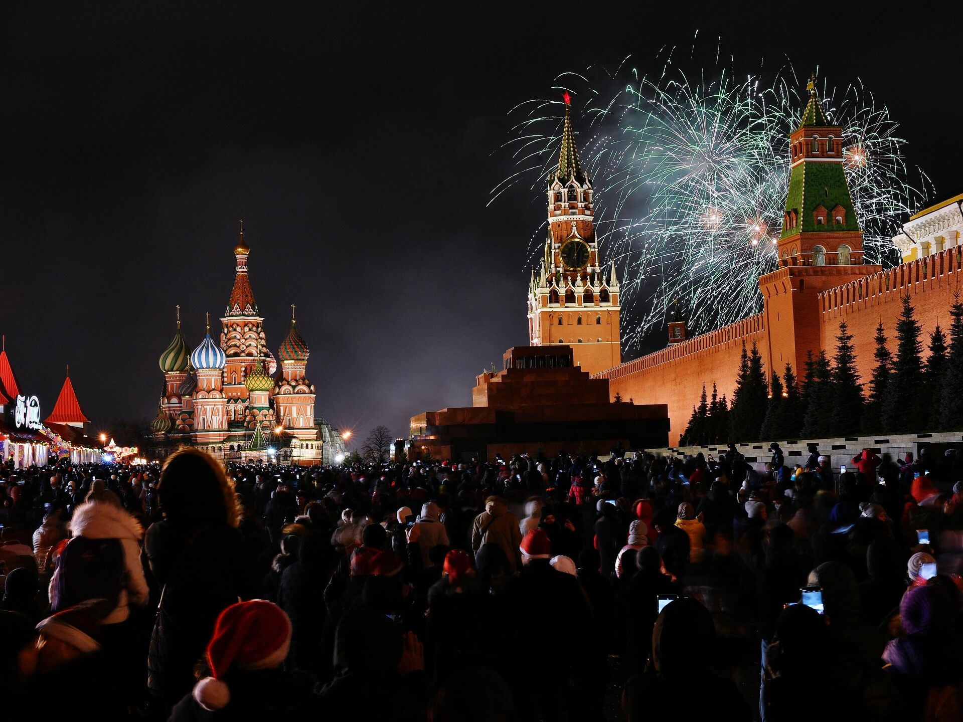 Провести новый год в россии