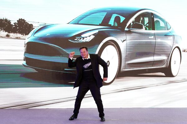 Илон Маск на презентации Tesla Model 3 в Шанхае Илон Маск на презентации Tesla Model 3 в Шанхае