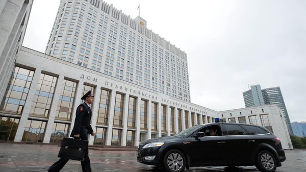 Возле здания Дома правительства РФ Возле здания Дома правительства РФ