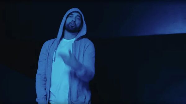 Кадр из видео Darkness американского исполнителя Eminem Кадр из видео Darkness американского исполнителя Eminem