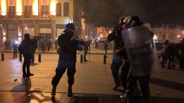 Во время акции протеста в Бейруте Во время акции протеста в Бейруте