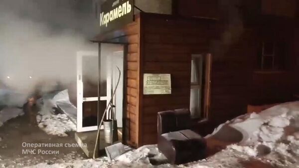 Вход в мини-отель Карамель в Перми, в котором в результате прорыва трубы с кипятком погибло пять человек