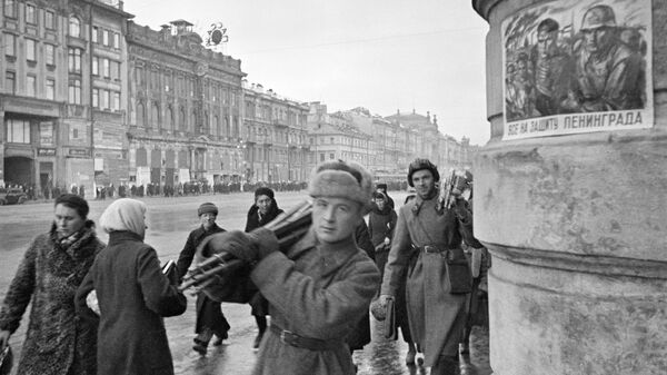 На Невском проспекте блокадного города. Ленинград, октябрь 1941 года На Невском проспекте блокадного города. Ленинград, октябрь 1941 года