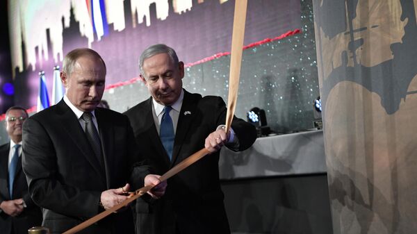 Президент РФ Владимир Путин и премьер-министр Биньямин Нетаньяху на церемонии открытия памятника жителям и защитникам блокадного Ленинграда Свеча памяти на территории парка Сакер в Иерусалиме Президент РФ Владимир Путин и премьер-министр Биньямин Нетаньяху на церемонии открытия памятника жителям и защитникам блокадного Ленинграда Свеча памяти на территории парка Сакер в Иерусалиме