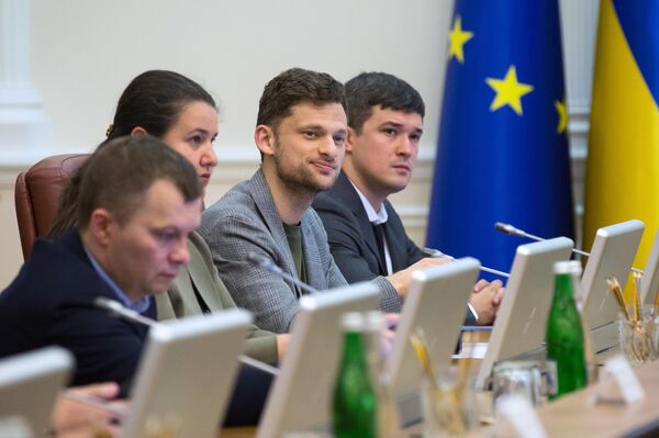 Министр Дмитрий Дубилет на заседании кабинета министров Украины в Киеве Министр Дмитрий Дубилет на заседании кабинета министров Украины в Киеве