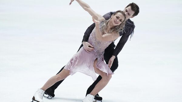 Виктория Синицина и Никита Кацалапов (Россия) выступают с произвольной программой в танцах на льду на чемпионате Европы по фигурному катанию.