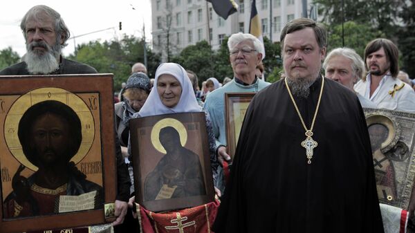 Председатель Синодального отдела по взаимоотношениям Церкви и общества протоиерей Всеволод Чаплин на митинге в защиту Русской православной церкви на Суворовской площади Председатель Синодального отдела по взаимоотношениям Церкви и общества протоиерей Всеволод Чаплин на митинге в защиту Русской православной церкви на Суворовской площади