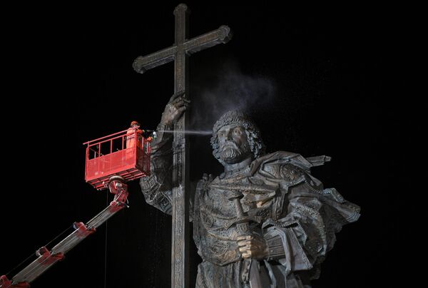 Мойка памятника князю Владимиру на Боровицкой площади Мойка памятника князю Владимиру на Боровицкой площади