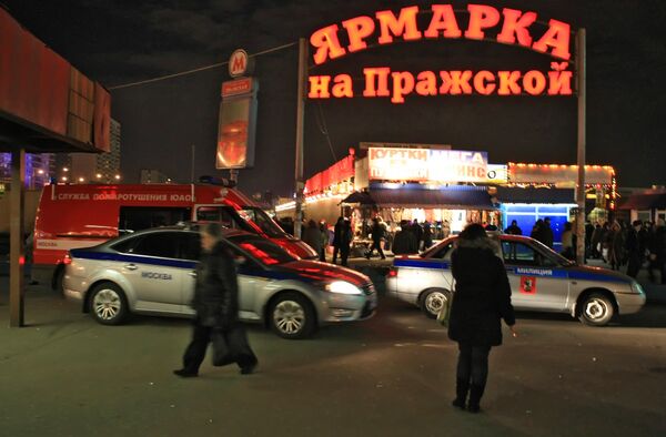 На месте взрыва на рынке у метро Пражская в Москве На месте взрыва на рынке у метро Пражская в Москве