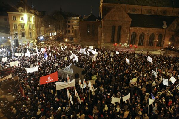 Массовая акция протеста оппозиции против кризиса в Риге Массовая акция протеста оппозиции против кризиса в Риге