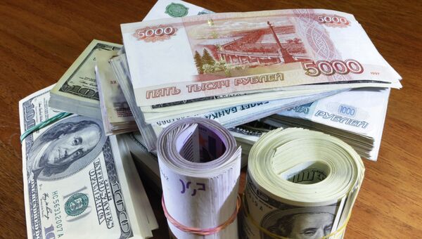 Путин поддержал действия ЦБ по плавной девальвации рубля Путин поддержал действия ЦБ по плавной девальвации рубля
