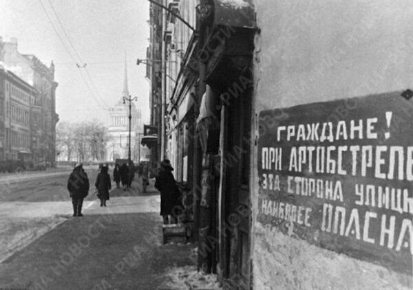 На улицах Ленинграда На улицах Ленинграда
