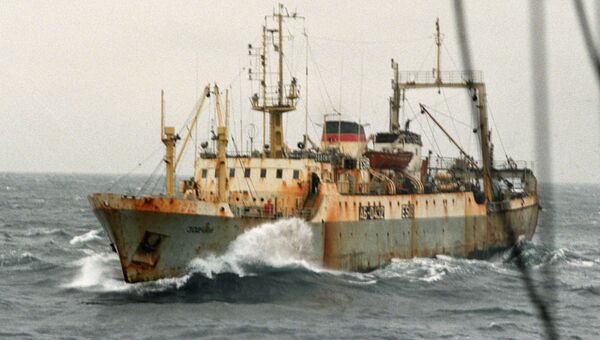 Российский траулер Фортуна терпит бедствие в Беринговом море Российский траулер Фортуна терпит бедствие в Беринговом море
