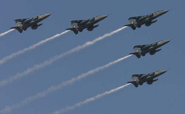 Индийские истребители Jaguar на Aero India-2009 в Бангалоре Индийские истребители Jaguar на Aero India-2009 в Бангалоре