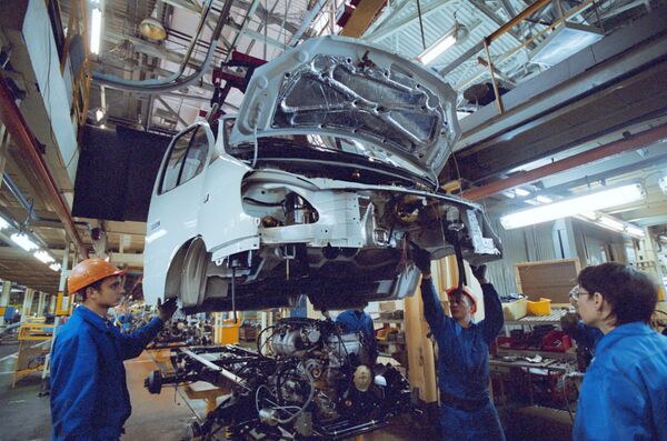 В сборочном цехе автомобиля Газель. Архив В сборочном цехе автомобиля Газель. Архив