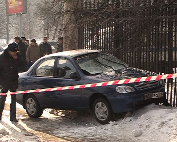 Автомобиль сбил пешеходов на западе Москвы. Видео с места события Автомобиль сбил пешеходов на западе Москвы. Видео с места события