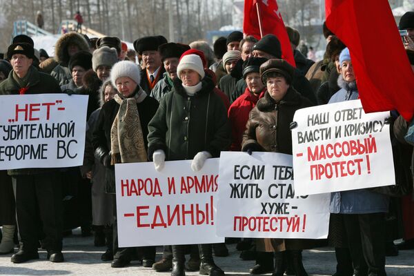 Жители Бердска провели митинг против расформирования 67-й отдельной бригады спецназа Жители Бердска провели митинг против расформирования 67-й отдельной бригады спецназа