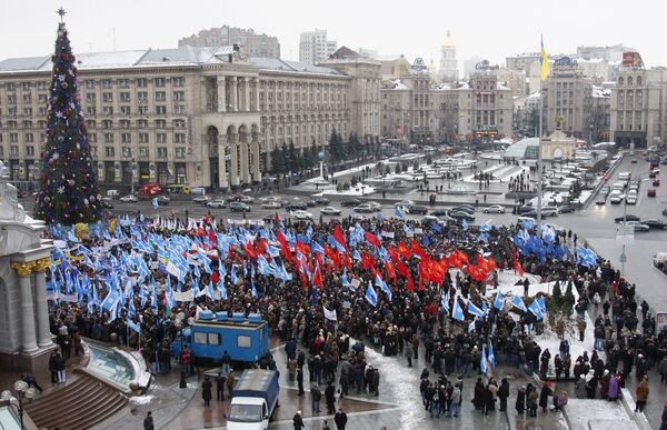 Акция протеста профсоюзов в Киеве открылась митингом на Майдане Акция протеста профсоюзов в Киеве открылась митингом на Майдане