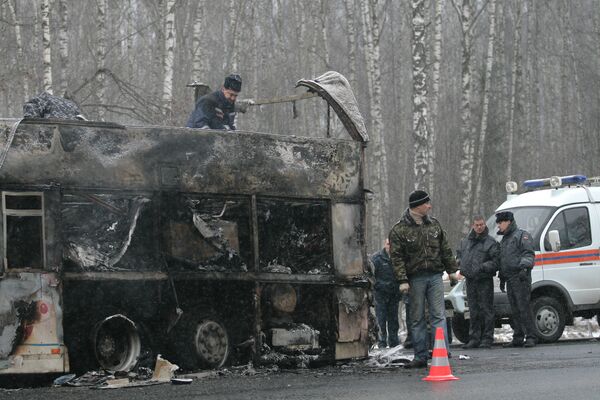 Лобовое столкновение автобуса Икарус с КАМАЗом произошло в пригороде Петушков Лобовое столкновение автобуса Икарус с КАМАЗом произошло в пригороде Петушков