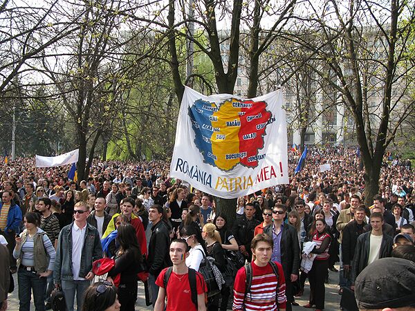 В Кишиневе начался митинг оппозиции против коммунистической хунты В Кишиневе начался митинг оппозиции против коммунистической хунты