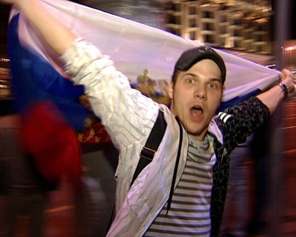 Россия - снова чемпион мира по хоккею: болельщики ликуют на улицах Москвы Россия - снова чемпион мира по хоккею: болельщики ликуют на улицах Москвы