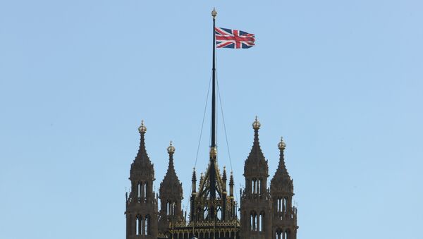Вид на здание парламента в Лондоне. Архивное фото Вид на здание парламента в Лондоне. Архивное фото