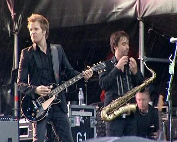 Элита страны слушала Duran Duran под проливным дождем Элита страны слушала Duran Duran под проливным дождем
