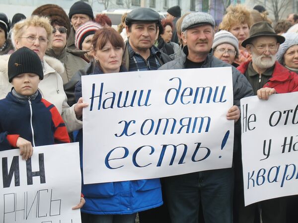 Работники Русского вольфрама во время митинга в Приморье. Апрель 2009 Работники Русского вольфрама во время митинга в Приморье. Апрель 2009