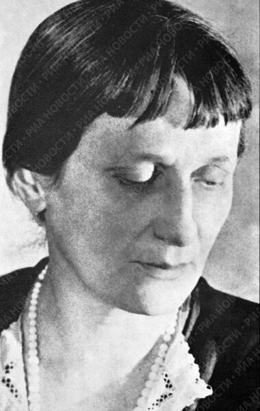 Поэтесса Анна Ахматова Поэтесса Анна Ахматова