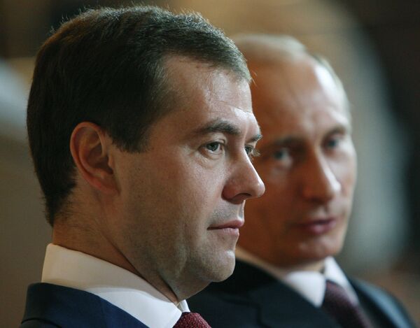 Медведев назвал причины согласования позиций с Путиным по выдвижению на выборах 2012 г Медведев назвал причины согласования позиций с Путиным по выдвижению на выборах 2012 г
