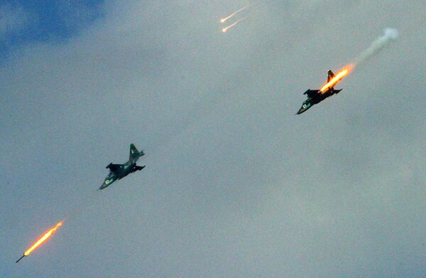 Самолеты Су-25 на учениях Щит Союза. Архив Самолеты Су-25 на учениях Щит Союза. Архив