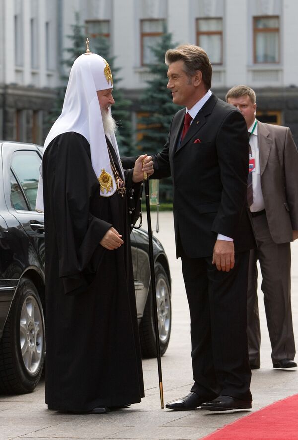 Ющенко поздравил патриарха Кирилла с днем рождения Ющенко поздравил патриарха Кирилла с днем рождения