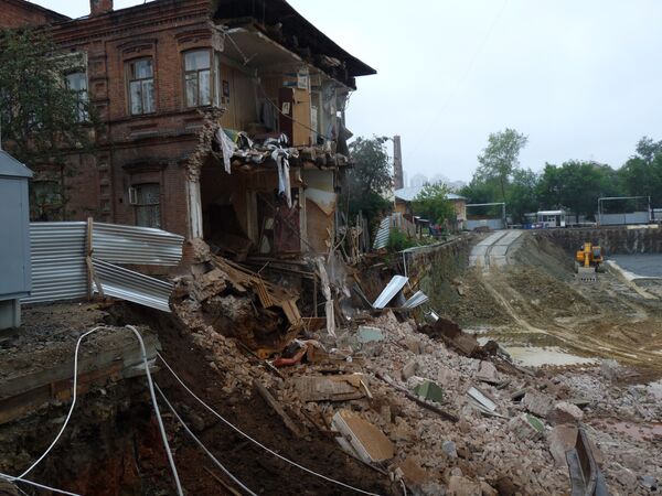 Обрушение стены жилого дома в Екатеринбурге Обрушение стены жилого дома в Екатеринбурге