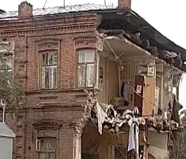 В жилом доме в Екатеринбурге рухнула стена. Видео с места события В жилом доме в Екатеринбурге рухнула стена. Видео с места события