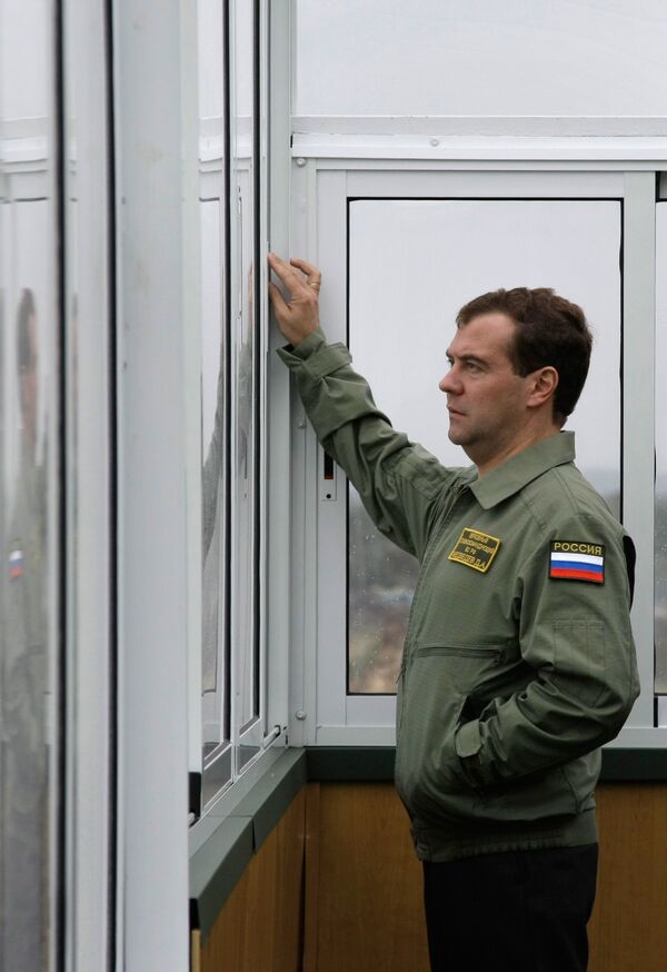 Президент РФ Дмитрий Медведев наблюдает за оперативно-стратегическими учениями Запад-2009 Президент РФ Дмитрий Медведев наблюдает за оперативно-стратегическими учениями Запад-2009